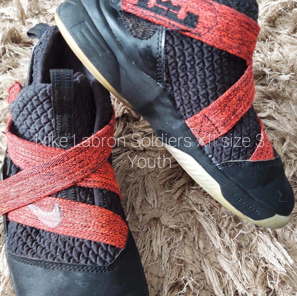 Nike LEBRON size 3 Kids